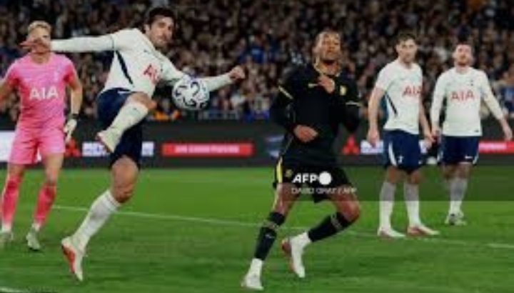 10-Man Tottenham Beat Chelsea 2-1, Hand Alonso First Defeat